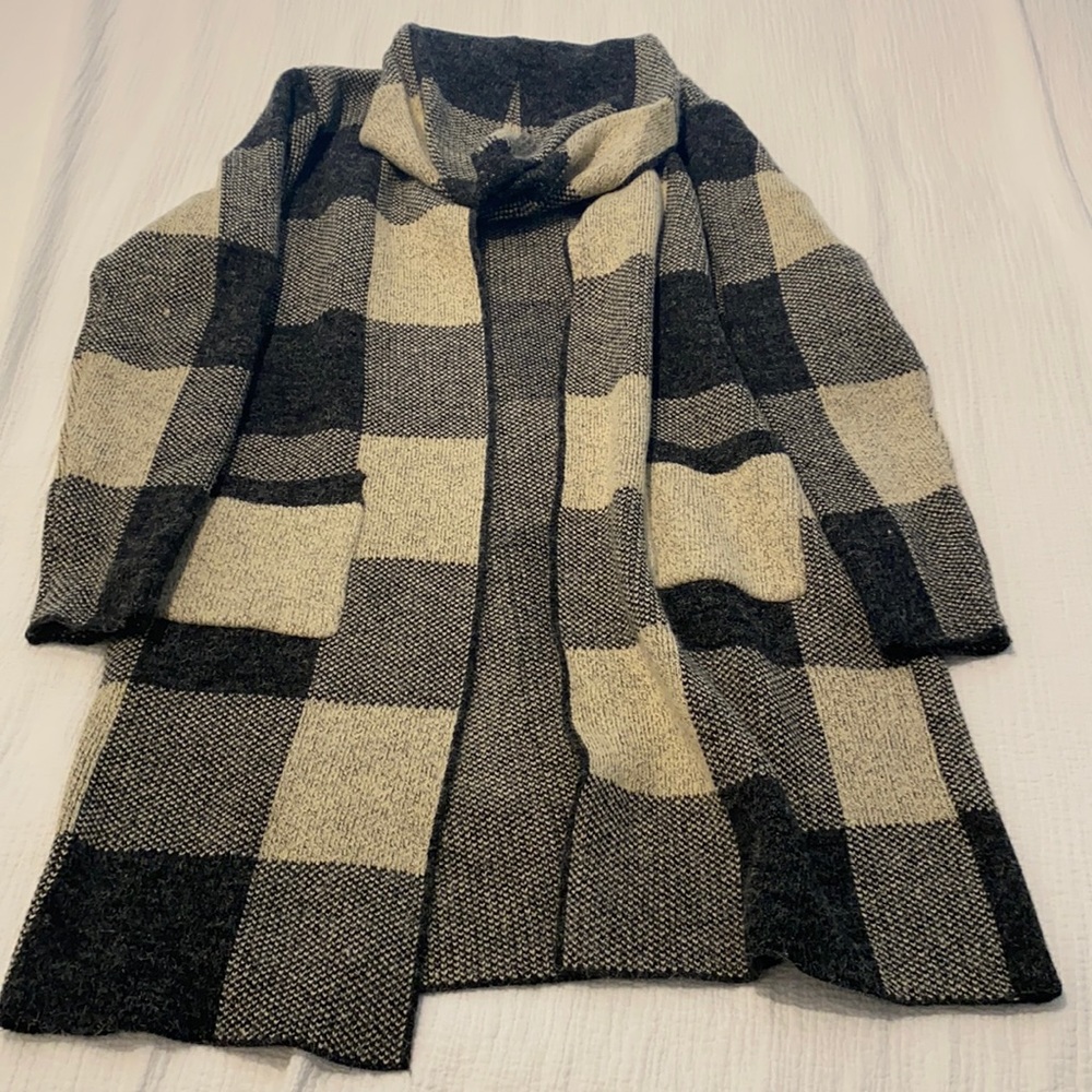 Checkered cardigan with hood and pockets